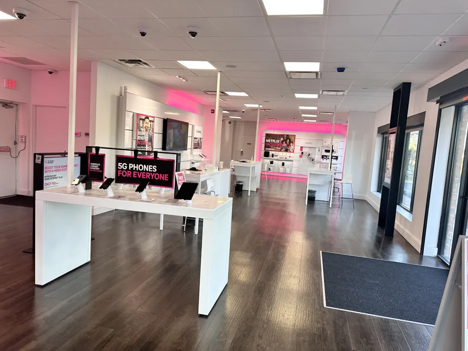  Interior photo of T-Mobile Store at Michigan & Telegraph, Dearborn, MI 