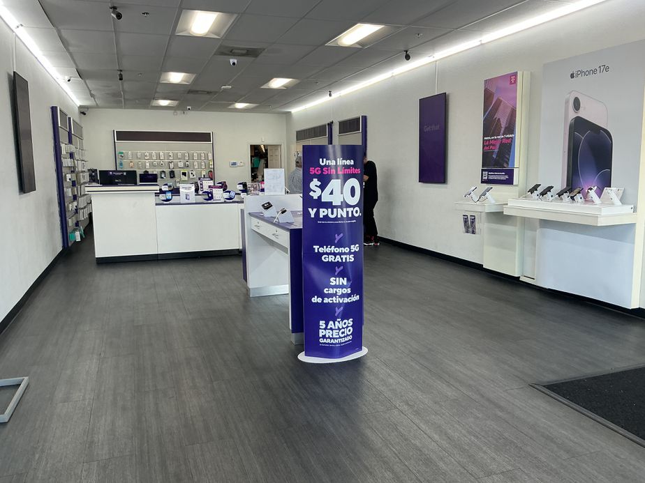 Metro by T-Mobile 9059 Woodman Ave - 9059 Woodman Ave