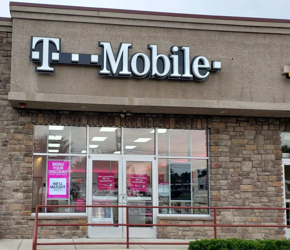 Foto del exterior de la tienda T-Mobile en Second Street Pike & Almshouse Rd, Richboro, PA