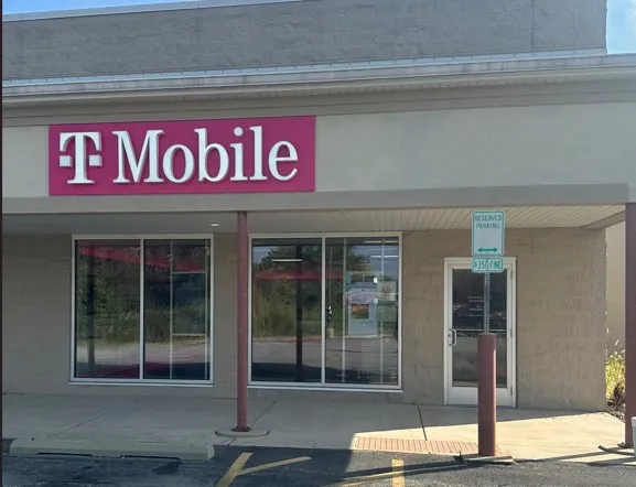  Exterior photo of T-Mobile Store at Washington & Elgin, Washington, IL 