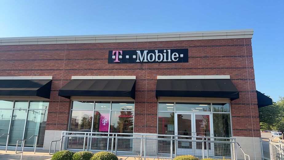 Exterior photo of T-Mobile Store at Memorial & 101st, Tulsa, OK