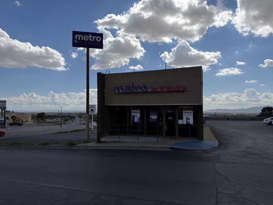 Metro by T-Mobile 7448 Gateway Blvd E - 7448 Gateway Blvd E 
