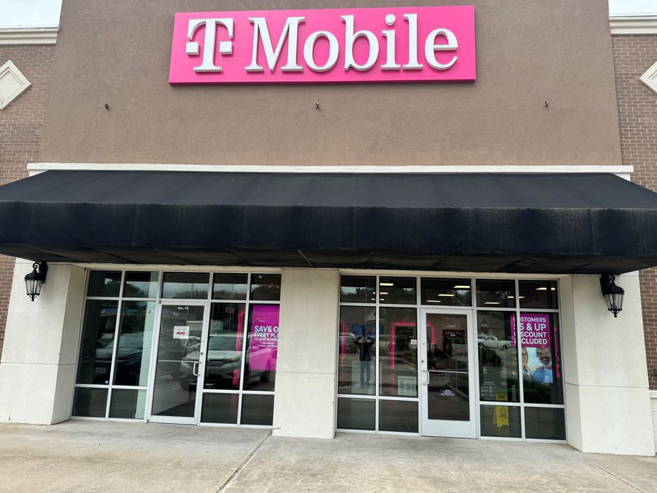 Exterior photo of T-Mobile Store at W SW Loop 323 & Kinsey Dr, Tyler, TX