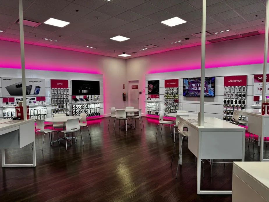  Interior photo of T-Mobile Store at Plaza Del Sol, Bayamon, PR 