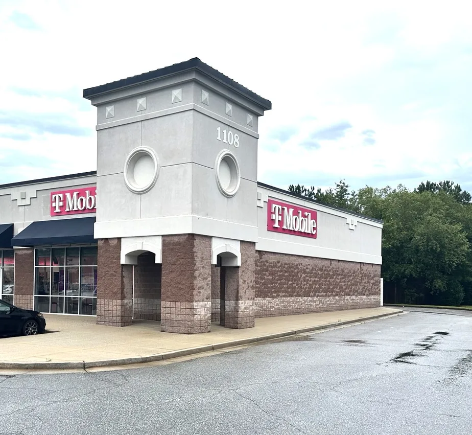 Exterior photo of T-Mobile Store at Newnan Pavilion, Newnan, GA