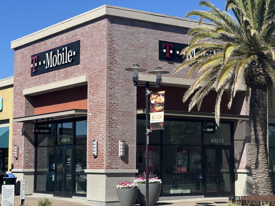 Exterior photo of T-Mobile Store at Pacific Commons, Fremont, CA