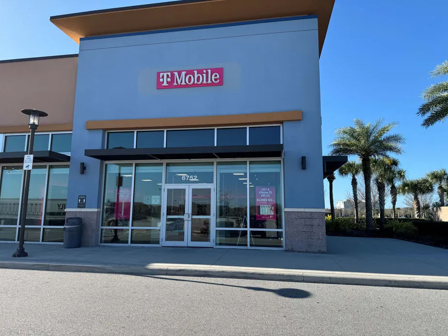  Exterior photo of T-Mobile Store at Lee Vista Promenade, Orlando, FL 