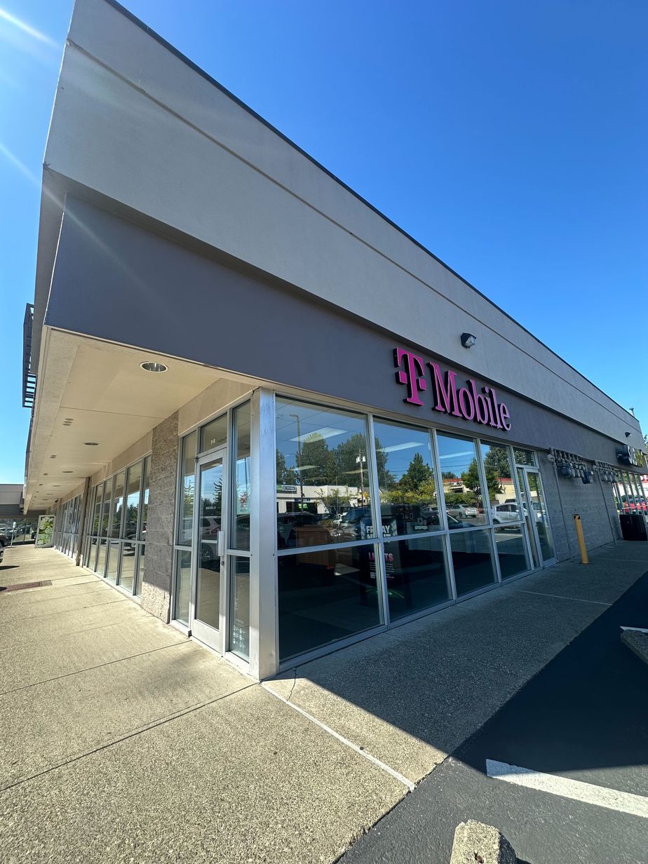 Exterior photo of T-Mobile Store at Bethel Rd SE & SE Lund Ave, Port Orchard, WA