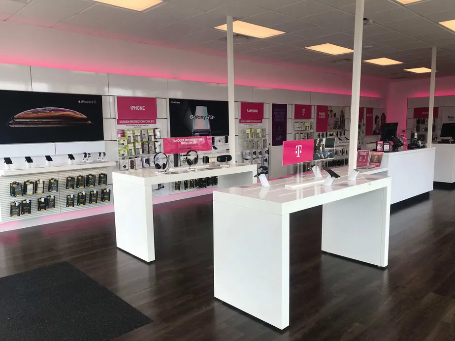  Interior photo of T-Mobile Store at SE Discovery Ln & SE Ensign Ln, Warrenton, OR 
