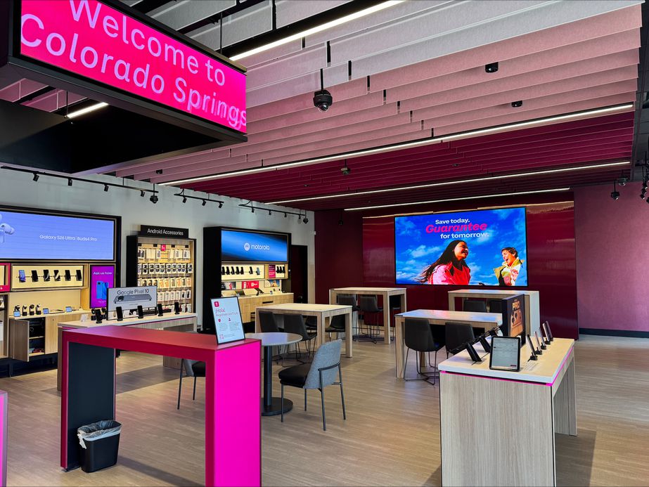 T-Mobile Southgate & Lynn - 2012 Southgate Rd 