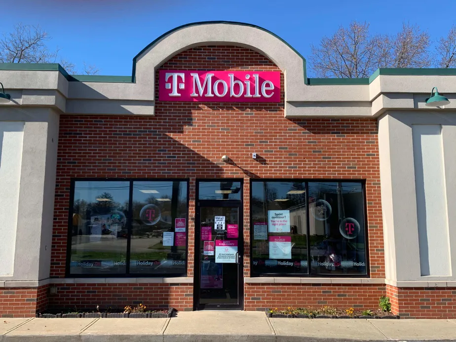 Exterior photo of T-Mobile store at N Maysville Ave & W Berkley St, South Zanesville, OH