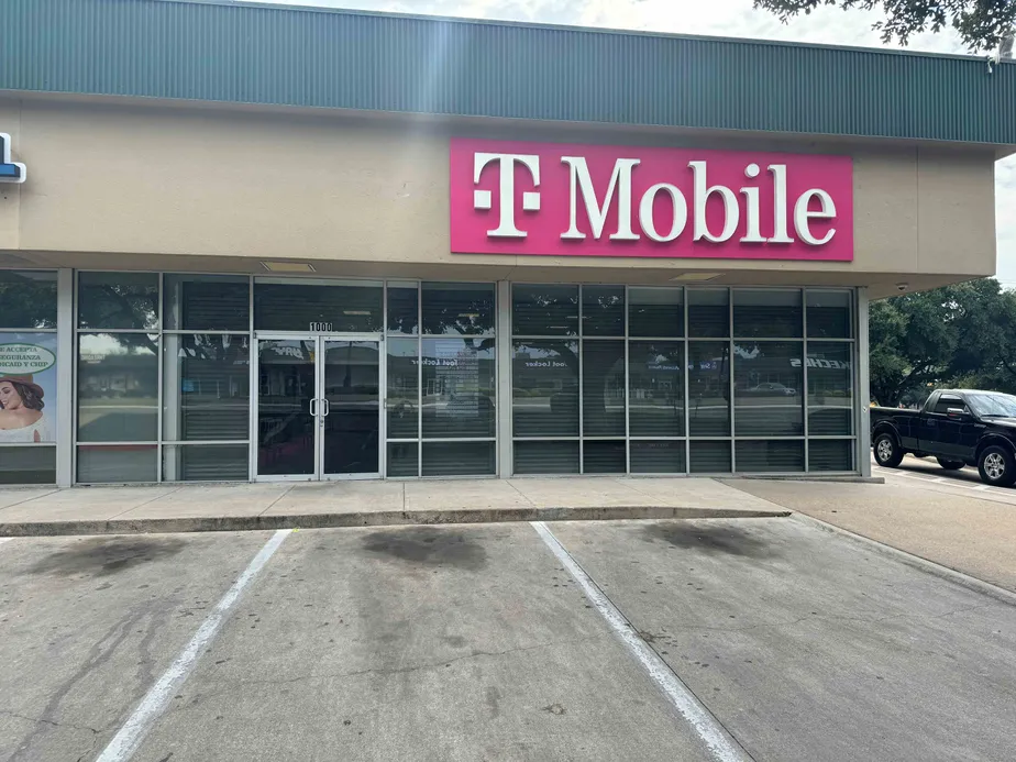  Exterior photo of T-Mobile Store at Wynnewood Village, Dallas, TX 