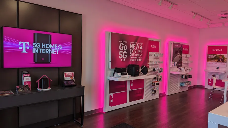  Interior photo of T-Mobile Store at West Saginaw Hwy & Mall Dr, lansing, MI 
