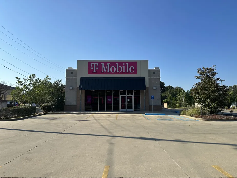  Exterior photo of T-Mobile Store at Hwy 12 & Louisville, Starkville, MS 