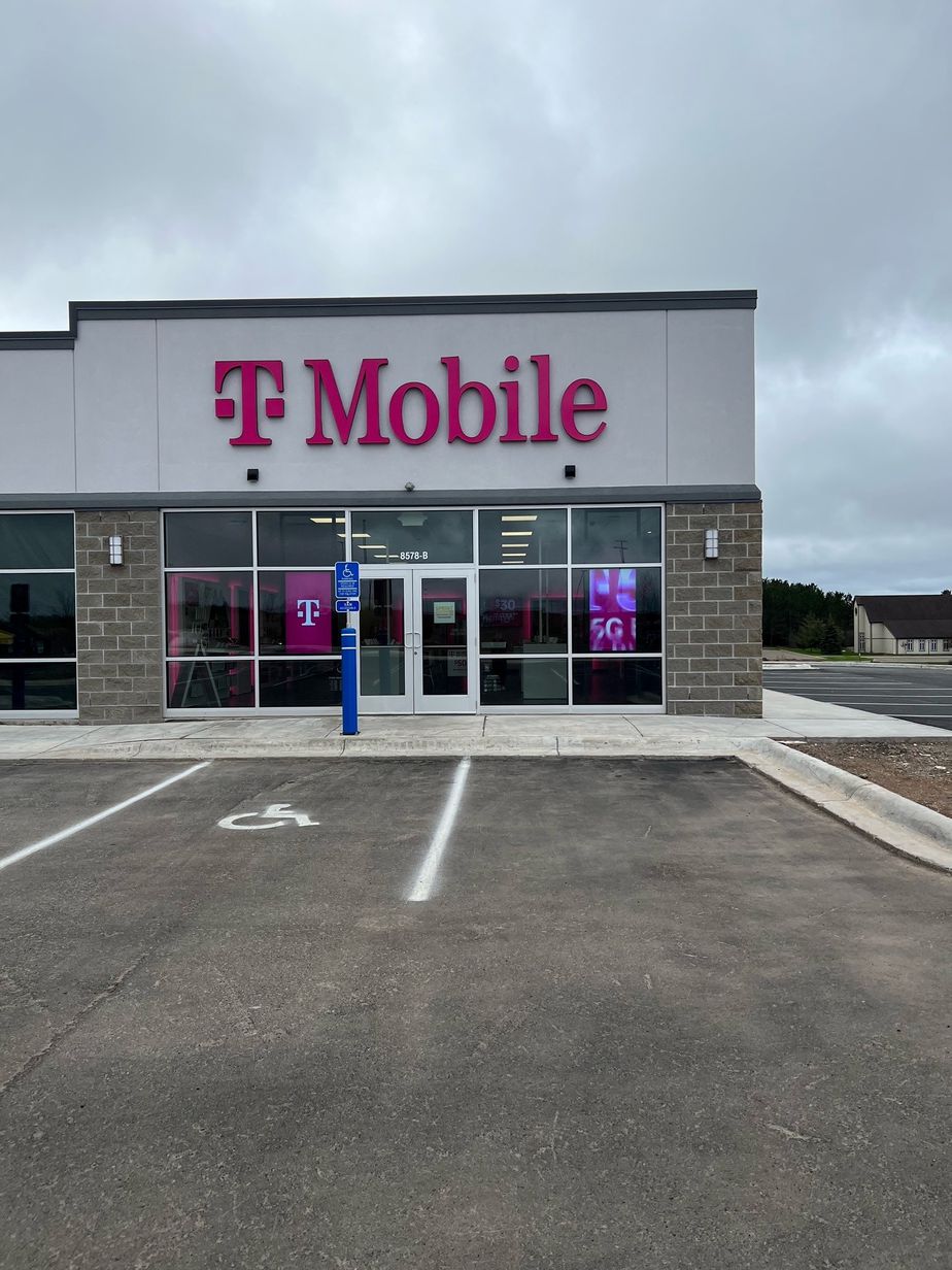 Exterior photo of T-Mobile Store at Rock Ridge Dr & Hwy 169, Mountain Iron, MN