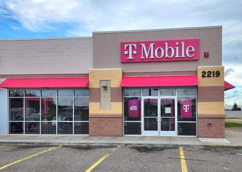 Exterior photo of T-Mobile Store at Bemidji Commons, Bemidji, MN