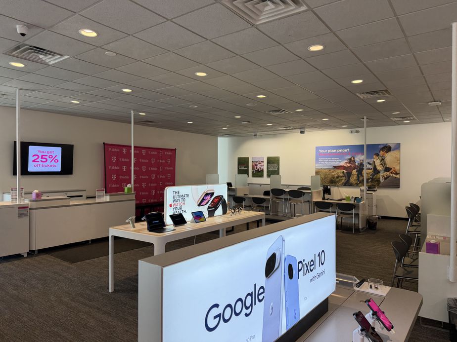 T-Mobile N Mall Dr & W College Ave - 117 N Mall Drive 