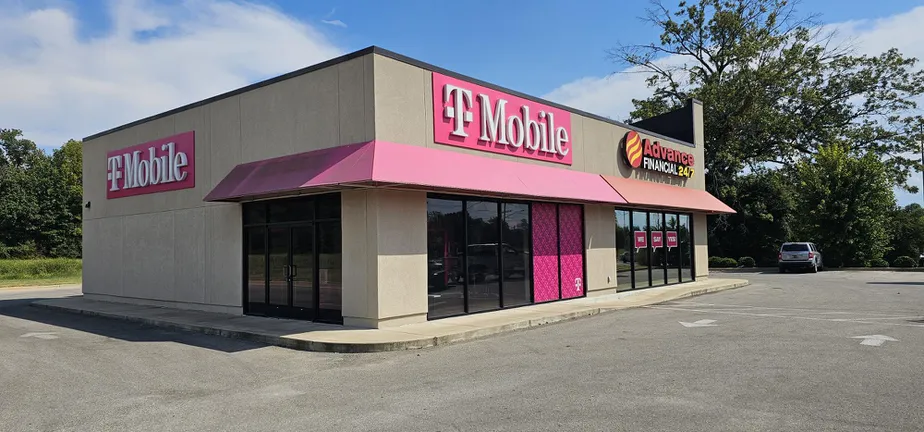  Exterior photo of T-Mobile Store at S Dupree St & E Jefferson St, Brownsville, TN 