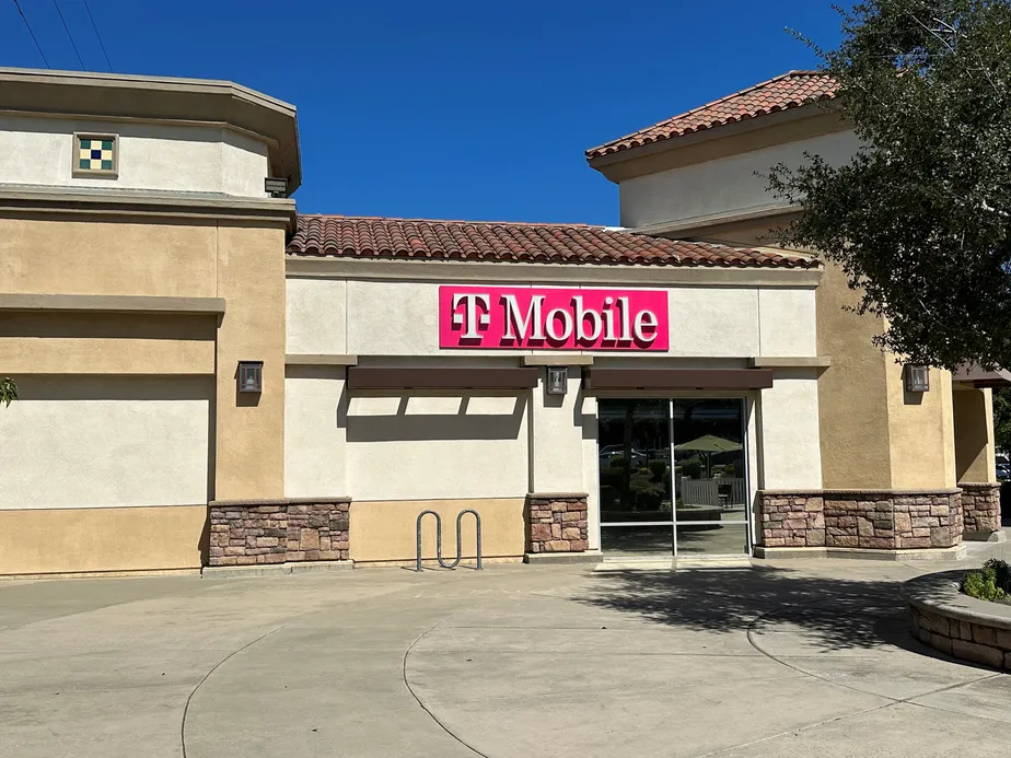 Foto del exterior de la tienda T-Mobile en Hwy 65 & Pleasant Grove, Roseville, CA