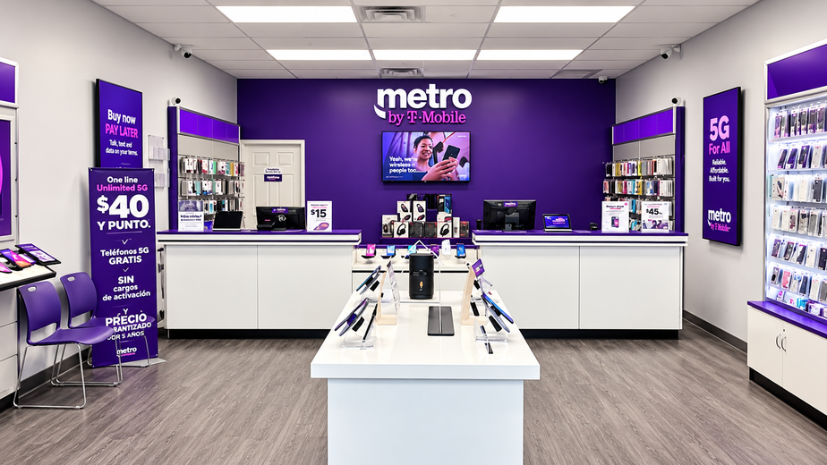 Metro by T-Mobile 3026 Colerain Ave - 3026 Colerain Ave 