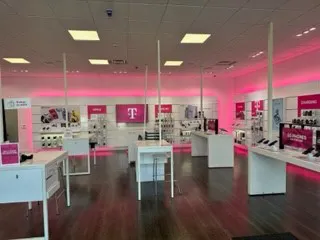 Foto del interior de la tienda T-Mobile en Roosevelt Blvd & Welsh Rd, Philadelphia, PA