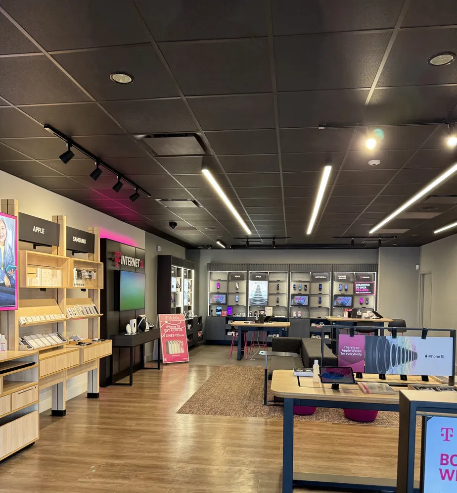  Interior photo of T-Mobile Store at W 14 Mile Rd & Concord Dr, Madison Heights, MI 