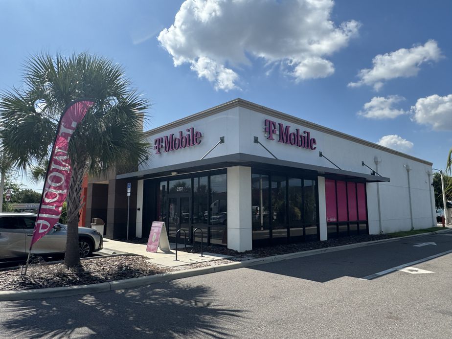 Exterior photo of T-Mobile Store at W Hillsborough Ave & N Howard Ave, Tampa, FL