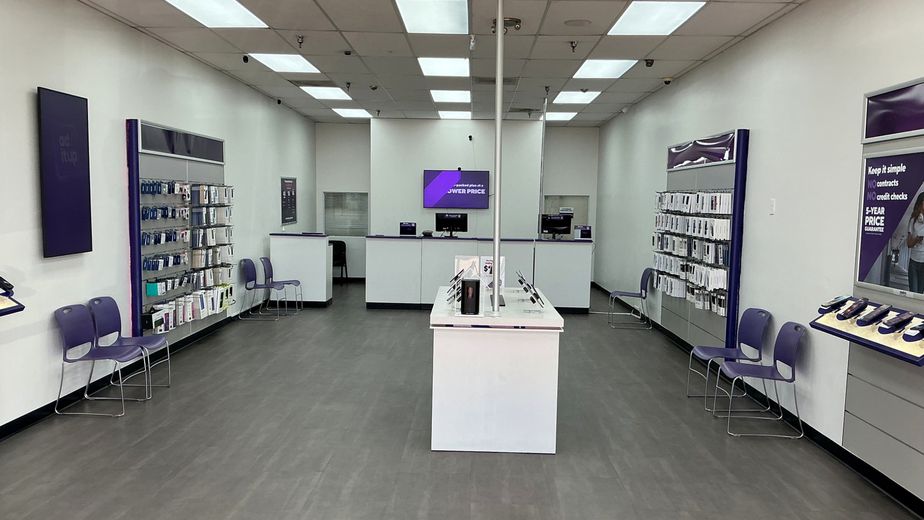 Metro by T-Mobile 6304 Lake Worth Blvd - 6304 Lake Worth Blvd 