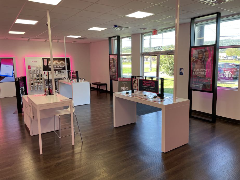 Interior photo of T-Mobile Store at Hampton Cove, Owens Cross Roads, AL