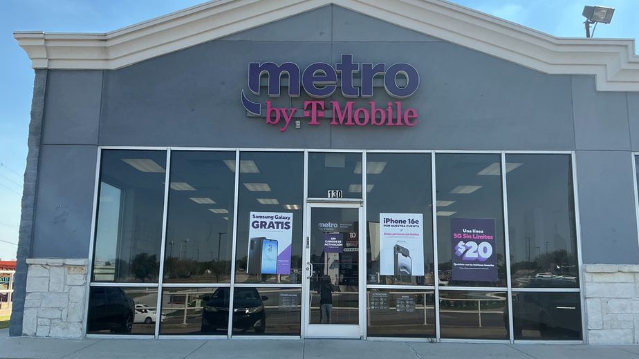 Metro by T-Mobile 2516 NE 28th St, - 2516 NE 28th St, 