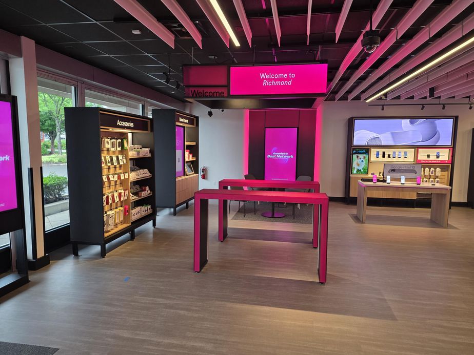  Interior photo of T-Mobile Store at The Shops at Willow Lawn, Richmond, VA 