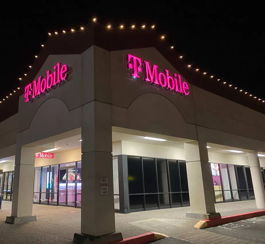  Exterior photo of T-Mobile store at 148th Ave Ne & Ne 20th St, Redmond, WA 