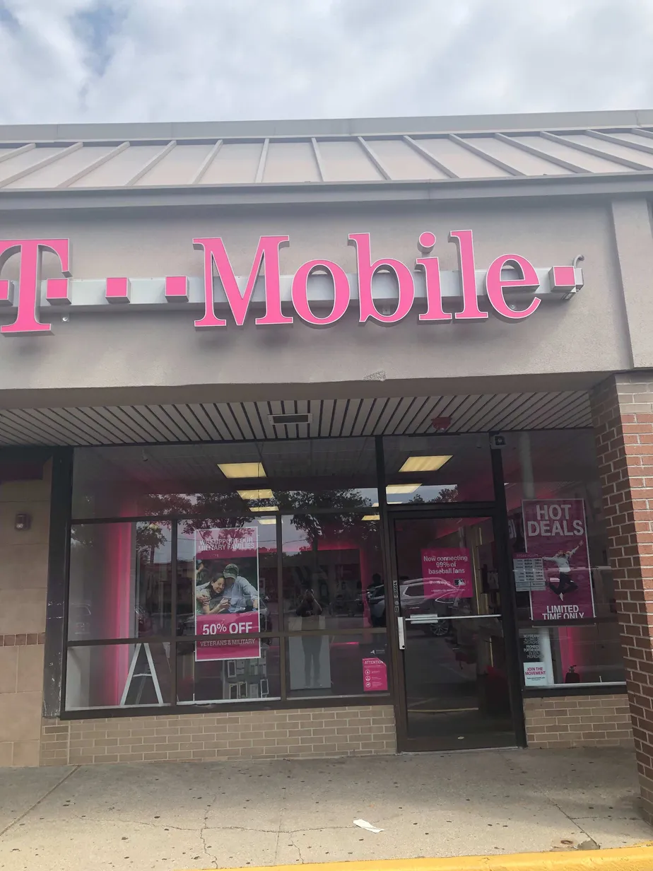 Exterior photo of T-Mobile store at Clay Pitts Rd & Larkfield Rd, East Northport, NY