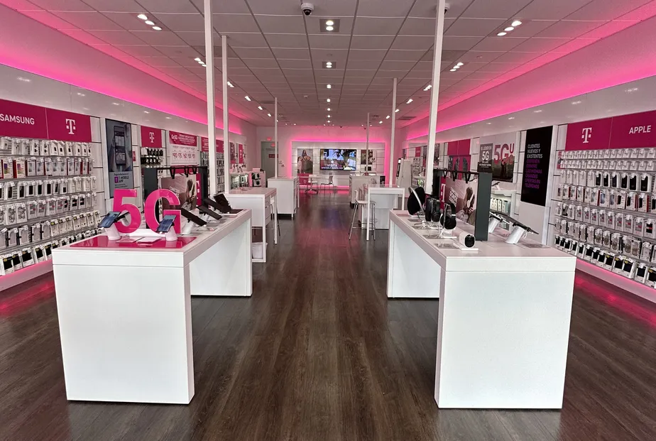 Foto del interior de la tienda T-Mobile en Plaza Fajardo, Fajardo, PR