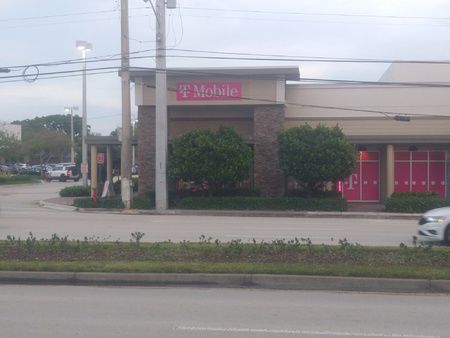T-Mobile N Federal Hwy & Ne 15th Street