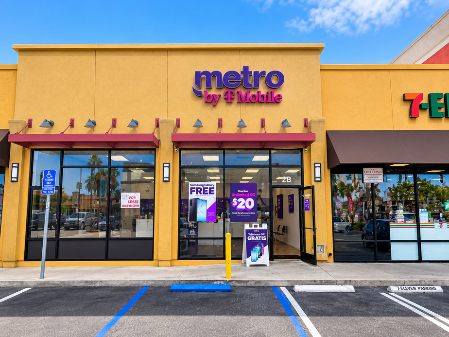 Metro by T-Mobile 4956 W Century Blvd - 4956 W Century Blvd 