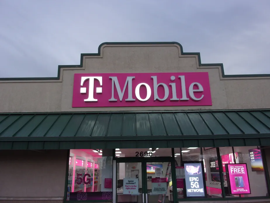  Exterior photo of T-Mobile Store at Cranston Rd & Milwaukee Rd, Beloit, WI 