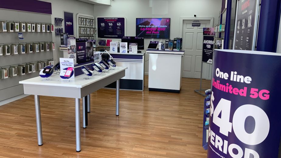 Metro by T-Mobile 5432 W Broad St - 5432 W Broad St 