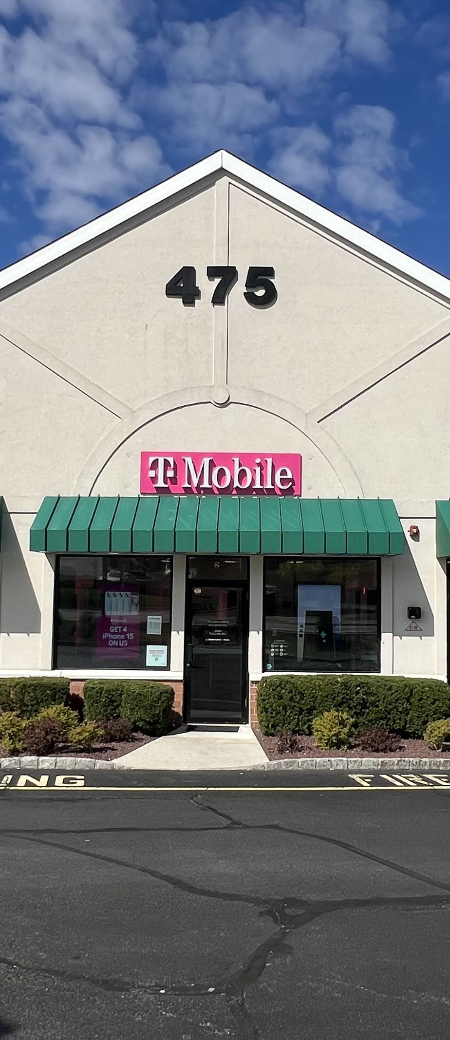 Exterior photo of T-Mobile Store at Franklin Turnpike & Spring St, Ramsey, NJ