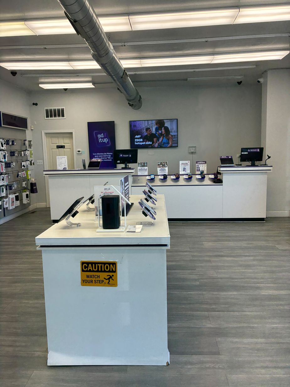 Metro by T-Mobile 4326 S Ashland Ave - 4326 S Ashland Ave 