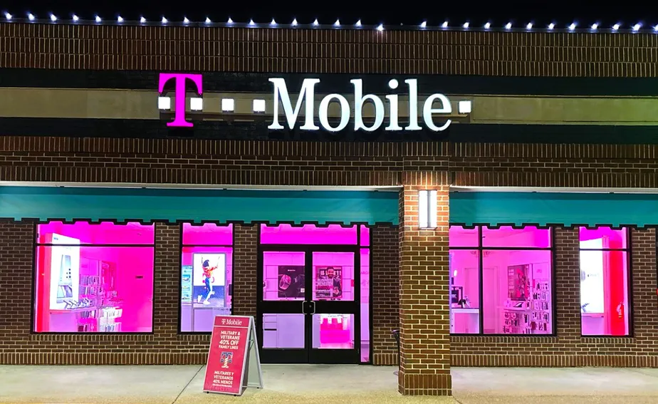  Exterior photo of T-Mobile Store at 21st Street Pavilion, Norfolk, VA 
