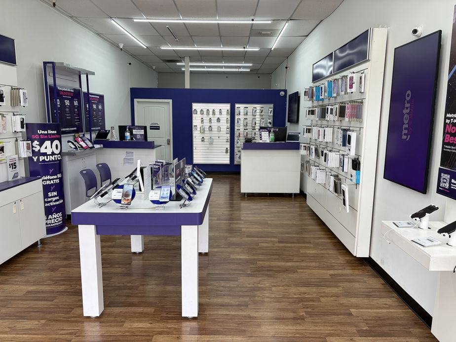 Metro by T-Mobile 6027 SW 185th Ave - 6027 SW 185th Ave