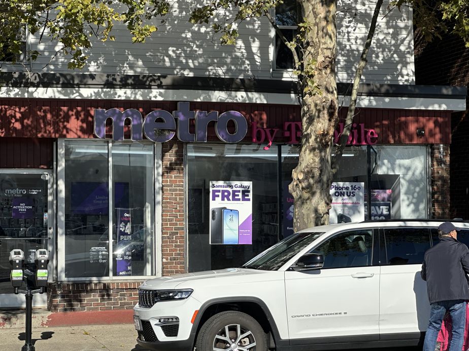 Metro by T-Mobile 470 Salem St - 470 Salem St
