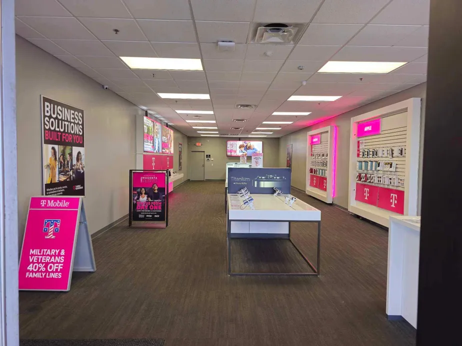  Exterior photo of T-Mobile Store at Valley Station, Louisville, KY 
