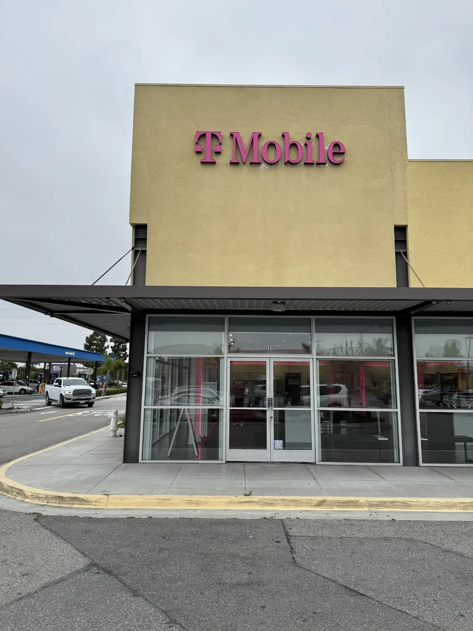  Exterior photo of T-Mobile Store at Brookhurst & Warner, Fountain Valley, CA 