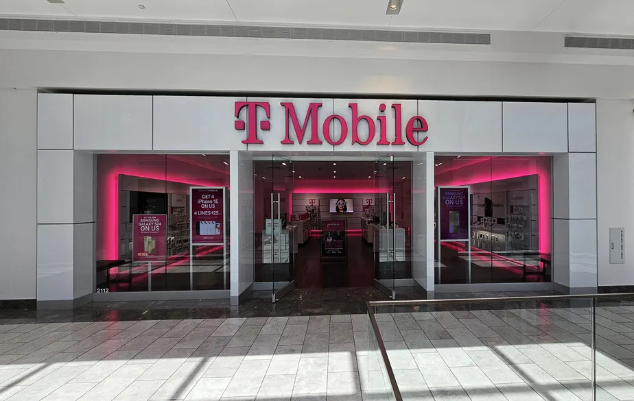  Exterior photo of T-Mobile Store at Scottsdale Fashion Square, Scottsdale, AZ 