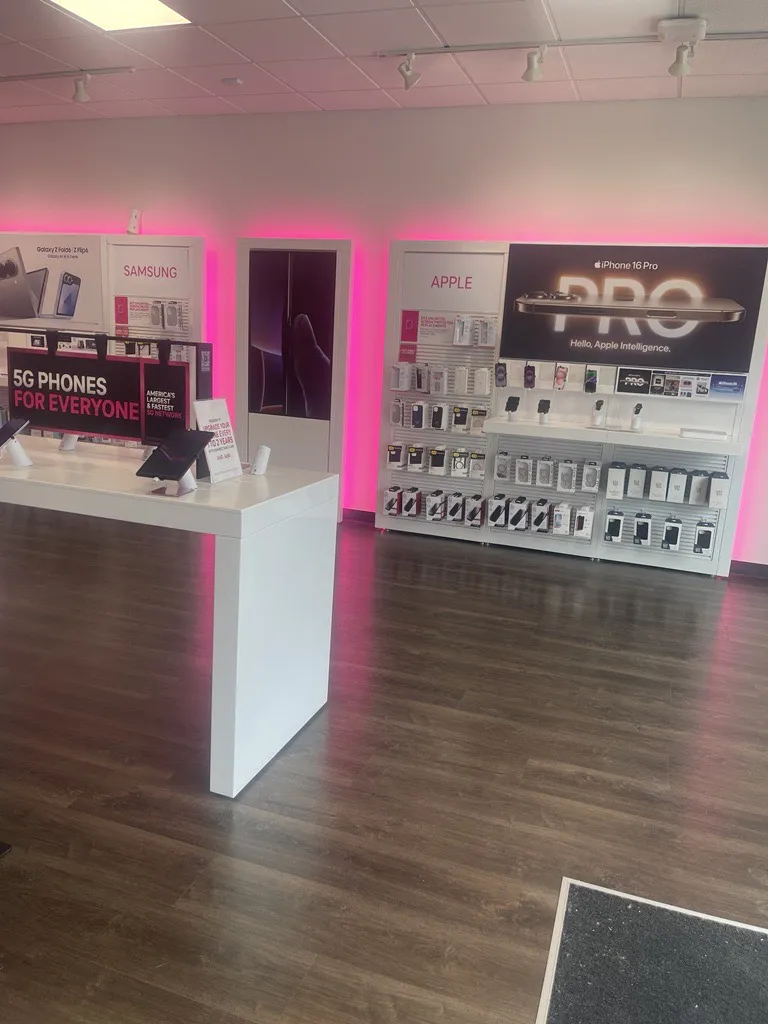  Interior photo of T-Mobile Store at S Columbia Ave & 12th St, Rincon, GA 