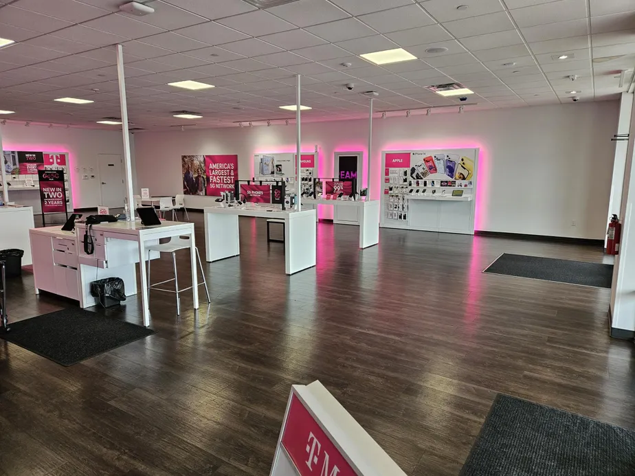 Interior photo of T-Mobile Store at Terry Byrd Hwy & Veterans Blvd, Pascagoula, MS