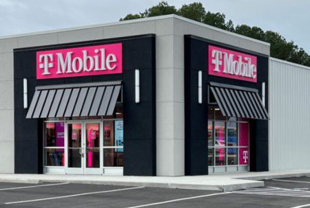 Exterior photo of T-Mobile Store at Highway 25b & Lo Hawk Dr, Heber Springs, AR
