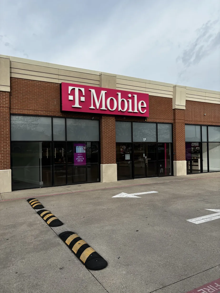  Exterior photo of T-Mobile Store at Preston Rd & W Park Blvd, Plano, TX 
